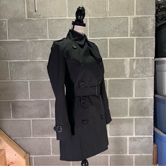 Burberry Harbourne trench coat. - Picture 4 of 15